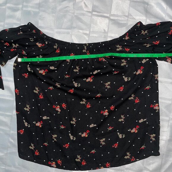 🎉 Bundle Deal: 4 for $20! 🎉 floral off the shoulder top M - Picture 4 of 8
